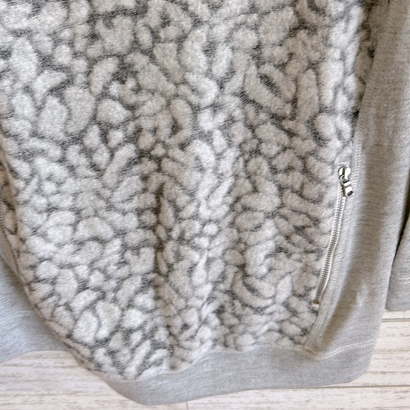 Lou & Grey Leopard Print Sweater | SIZE XS - Picture 4 of 7